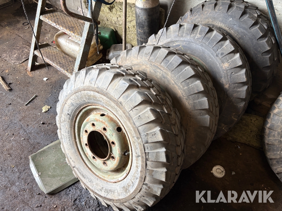 Däck med fälg till Volvo TGB 4st