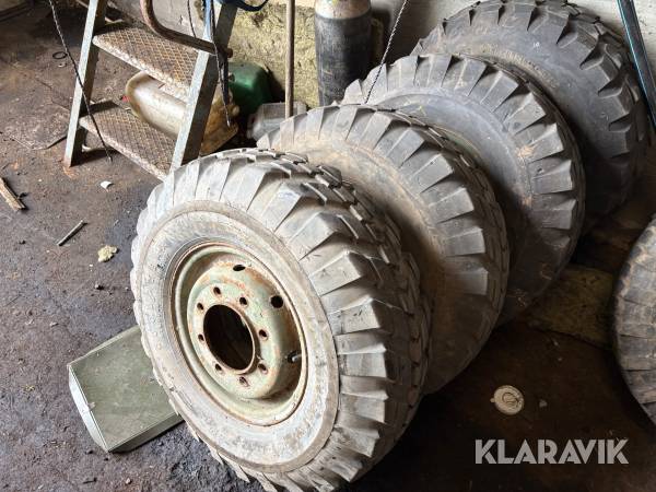 Däck med fälg till Volvo TGB 4st