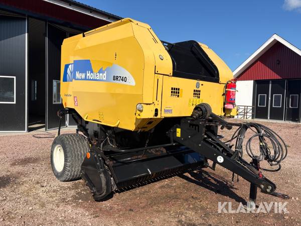 Rundbalspress New Holland BR740A
