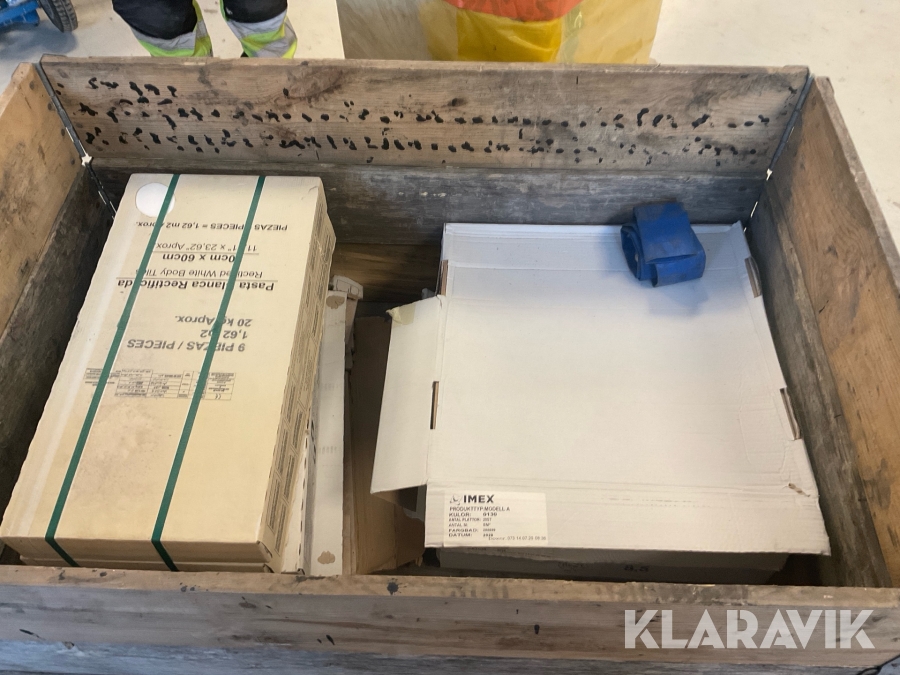 Diverse golvplattor och isolering