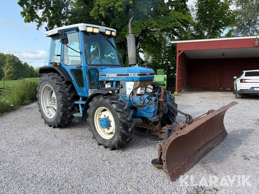 Traktor Ford 5610