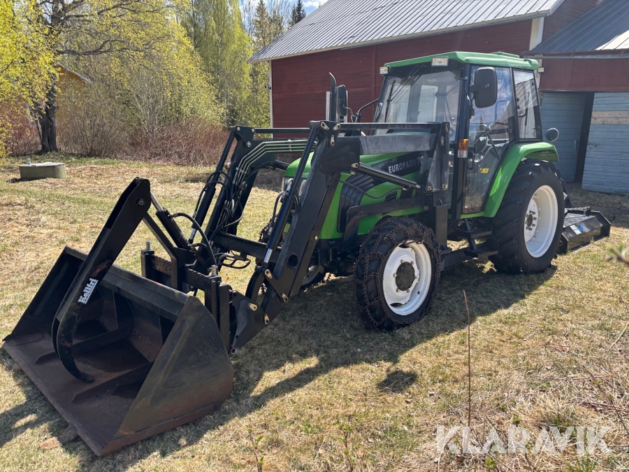 Traktor Foton Lovol FT704 med grävaggregat & flera redskap
