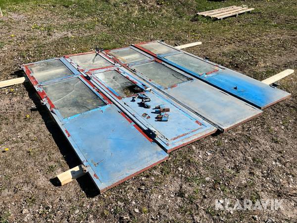 Vikport med gångdörr i stål 3x2,8 meter