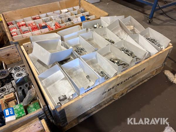 Diverse hydraulkopplingar AMAB samt ventilstyrning och motorer
