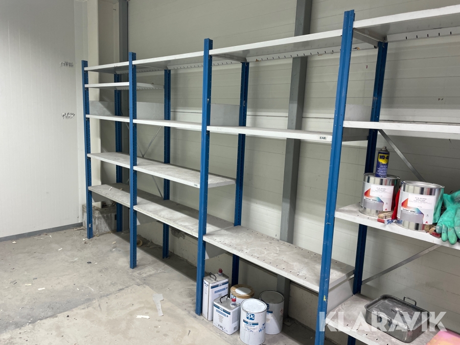 Plåthyllor / Verkstadshyllor 10 sektioner med totalt 40 hyllplan