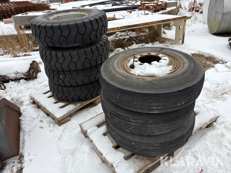 Däck på fälg 8.25 - 15