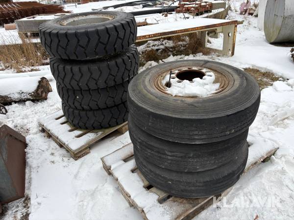 Däck på fälg 8.25 - 15