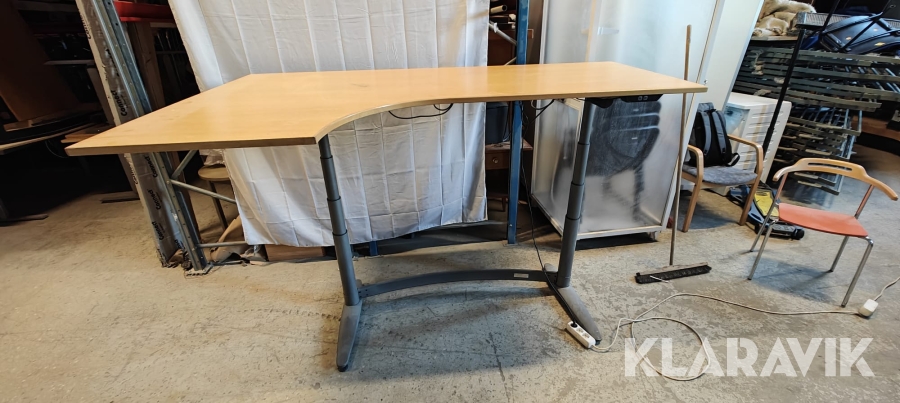 Höj- och sänkbart hörnskrivbord