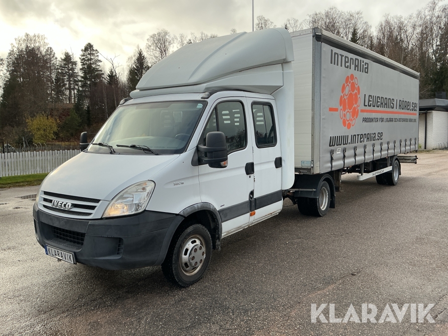 Dragbil Iveco Daily IV med Van den Oever Trailer