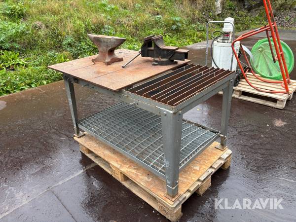 Svetsbord med skruvstäd & smidesstäd