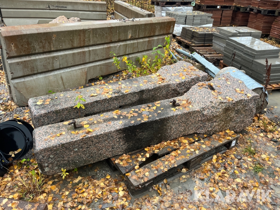 Klassiska grindstolpar röd granit 2 st