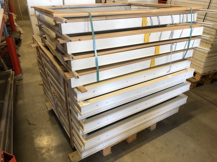 8 st Fönster med jalusi