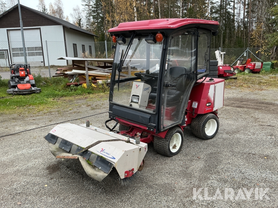 Redskapsbärare Ventrac 3200 Diesel med redskap