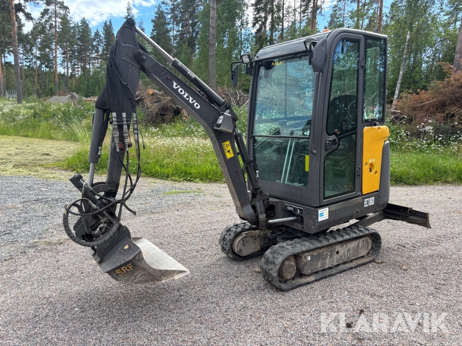 Grävmaskin Volvo EC18D med maskinsläp