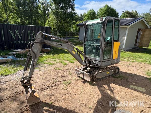 Grävmaskin Volvo Ec15c med diverse redskap