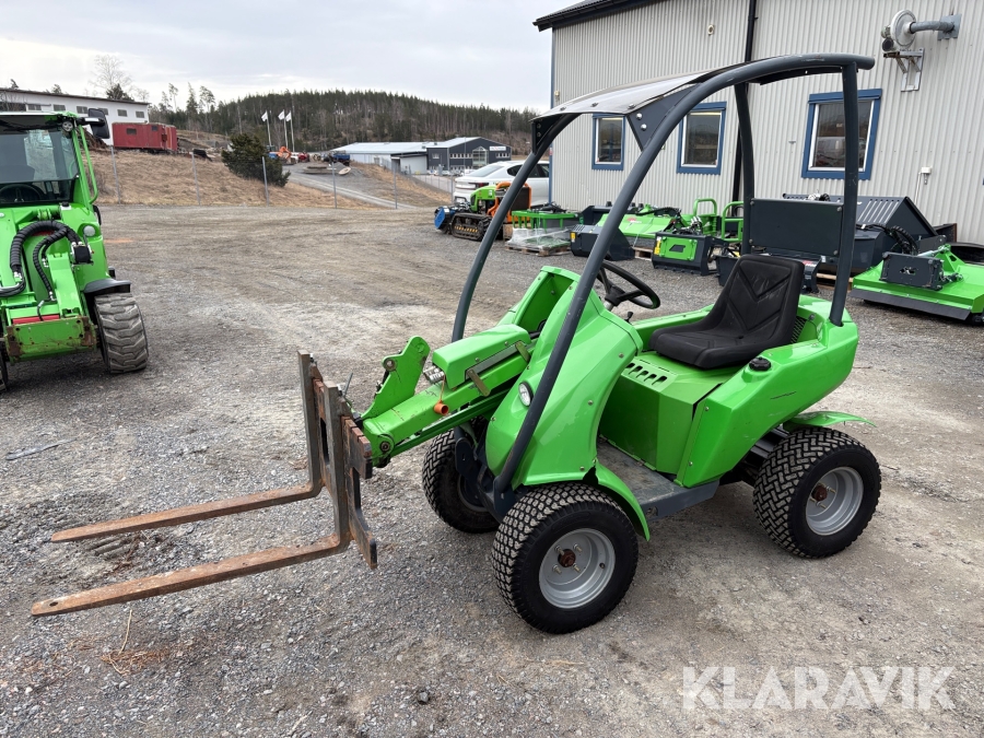 Kompaktlastare Avant 220 med redskap