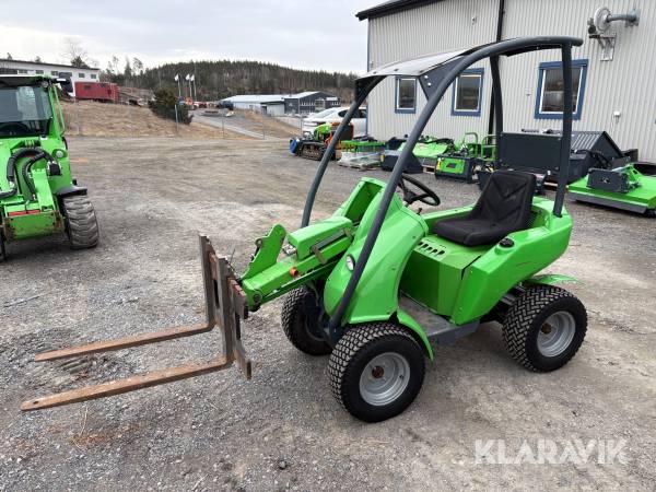 Kompaktlastare Avant 220 med redskap