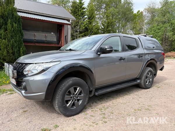 Pickup Mitsubishi L200 Dubbelhytt med kåpa