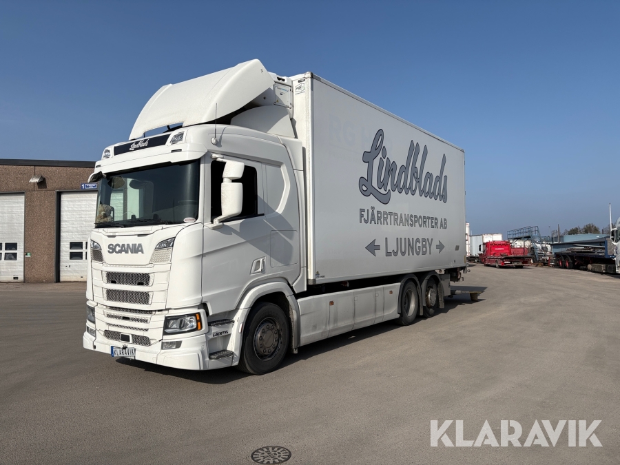 Lastbil Scania R450 med kylaggregat