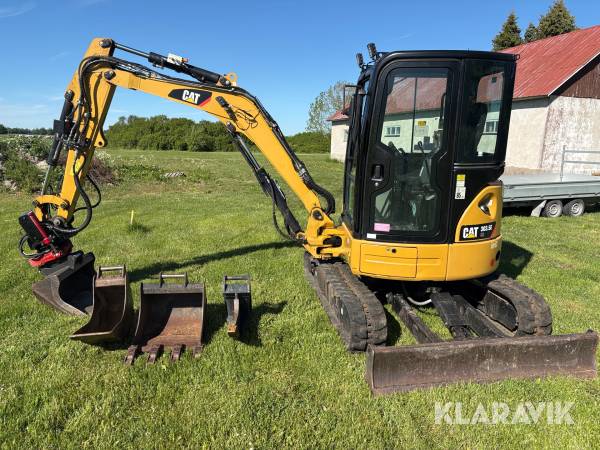 Grävmaskin CAT 303.5E med tiltrotator & redskap