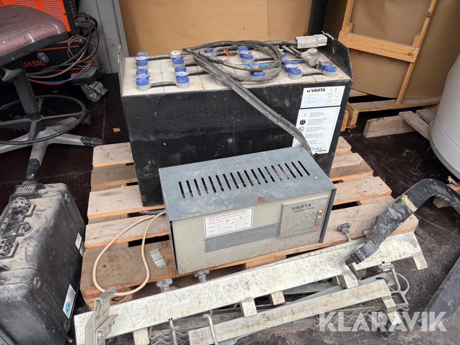 Batteripack med laddare Varta 12C 7VBS490