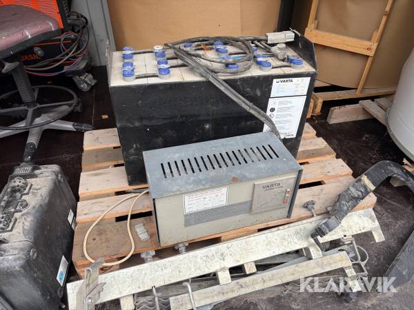 Batteripack med laddare Varta 12C 7VBS490