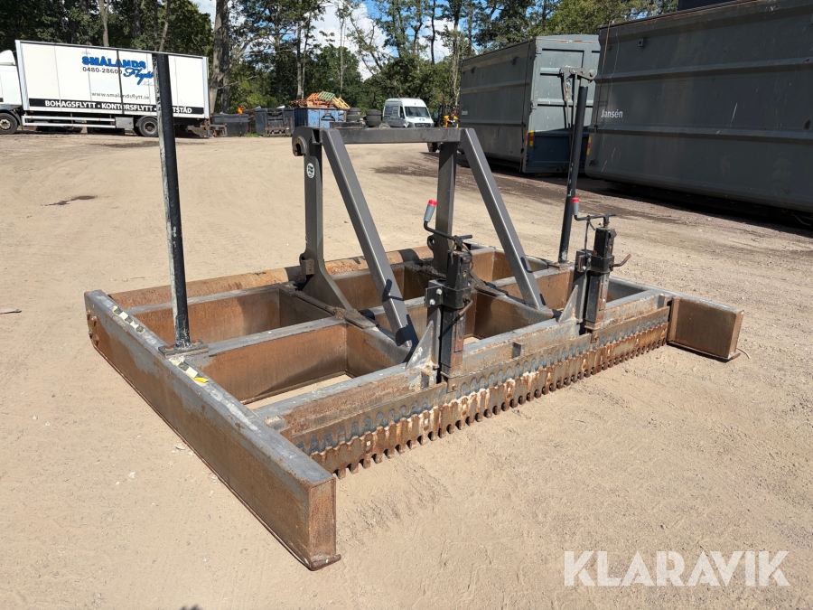 Planeringsbalk med rulle och skrapa BSM 2800 mm