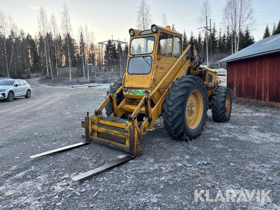 Hjullastare Volvo BM 840 med skopor och gafflar