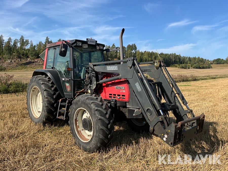 Traktor Valtra X120 med lastare