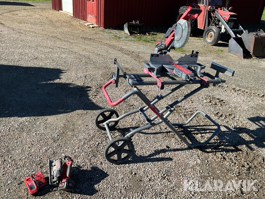 Kap- och gersåg Milwaukee M18 FMS254 med stativ och cirkelsåg