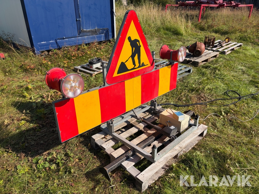 Varningsskylt med blinkljus HitHofman SDA15-01 DC 12/24v Elektrikt uppfällbar