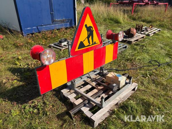 Varningsskylt med blinkljus HitHofman SDA15-01 DC 12/24v Elektrikt uppfällbar