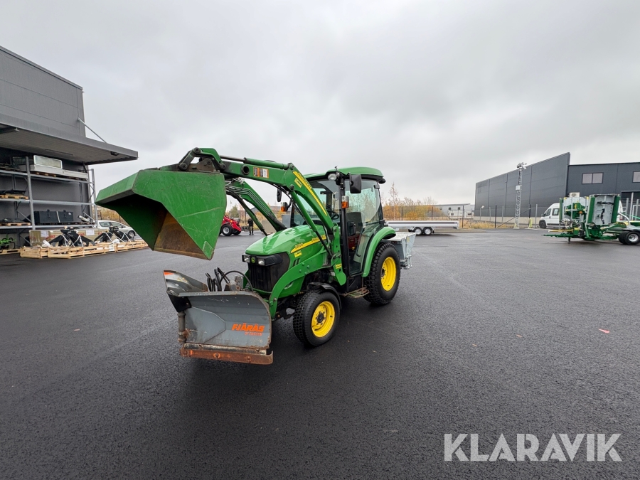 Traktor John Deere 3720 med Frontlastare och vinterutrustning