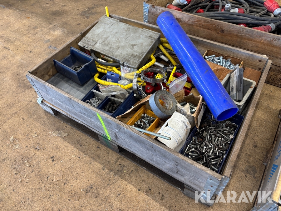 Diverse skruv, bult och hydraulik