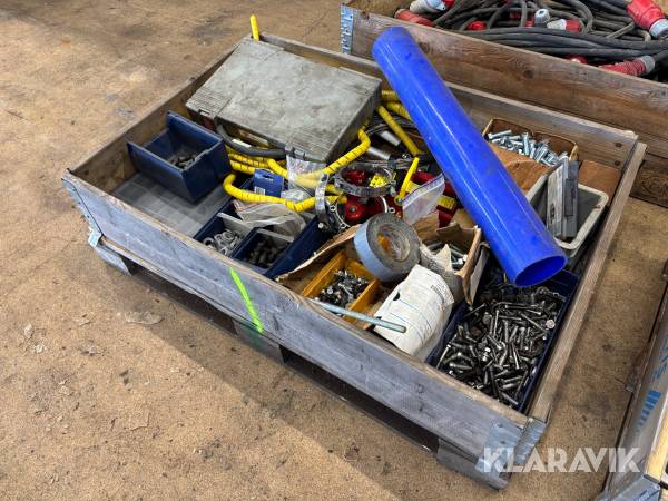 Diverse skruv, bult och hydraulik