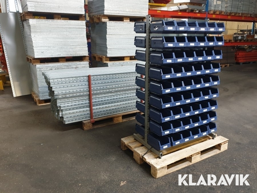 Backställ inklusive 108st plocklådor