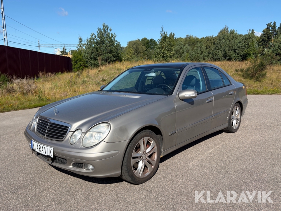 A-Traktor Mercedes-Benz E320 ECI