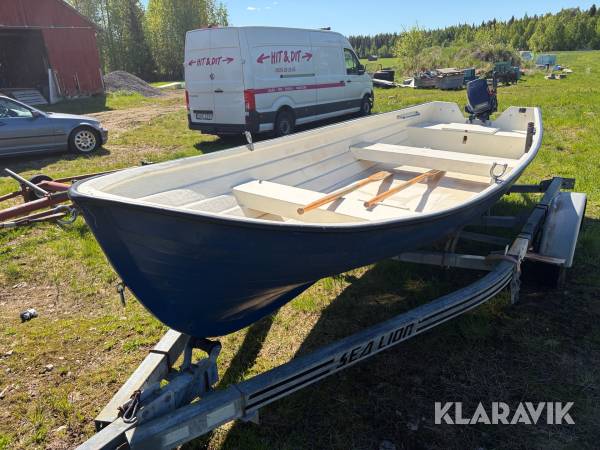 Båt med upptagningsvagn