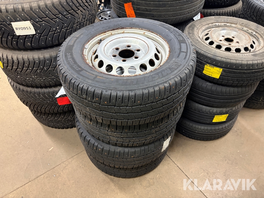 Däck & fälgar 235/65R16C 4st
