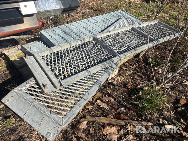 Galvad trappa 25 steg & 2 st platåer