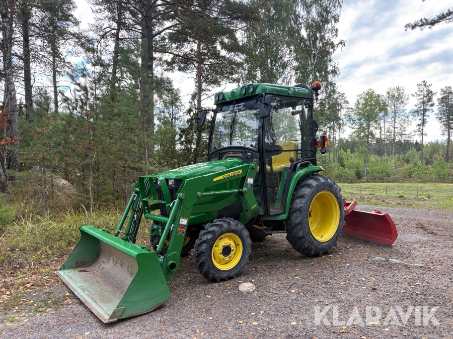 Traktor John Deere 3036E