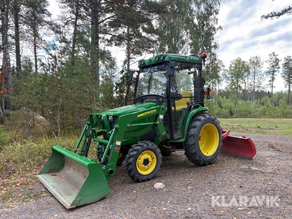 Traktor John Deere 3036E