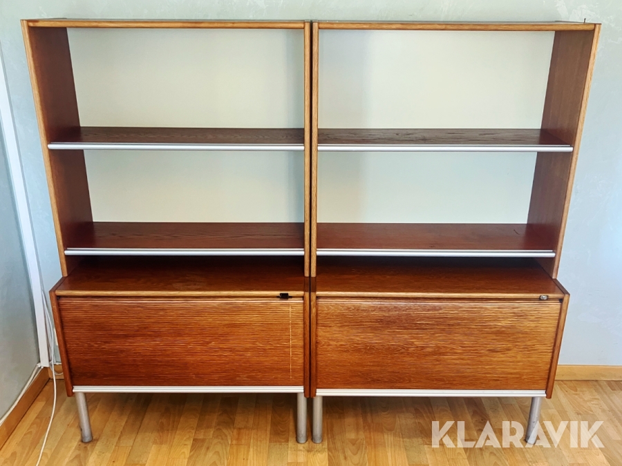 Arkivskåp/bokhylla i trä med skjutdörr