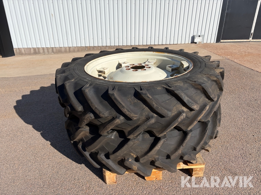 Traktordäck Pirelli 13.6R36 2 st