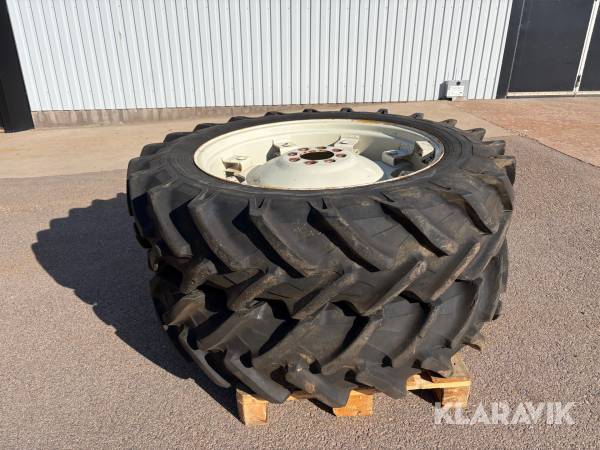 Traktordäck Pirelli 13.6R36 2 st