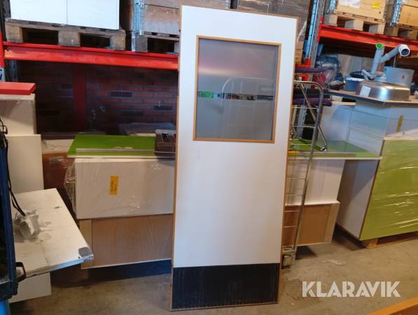 Innerdörrar med glasparti och sparkplåt 2st