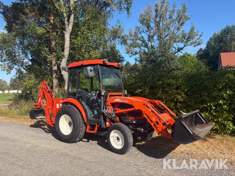 Traktor Kioti M27A med flera redskap