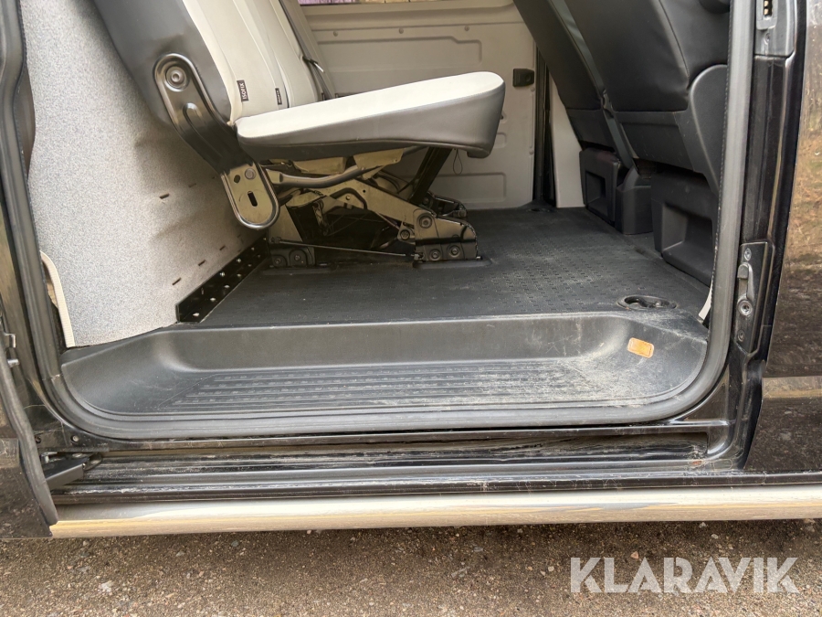 Skåpbil Volkswagen Transporter Kombi T32 2.0 4Motion 204hk