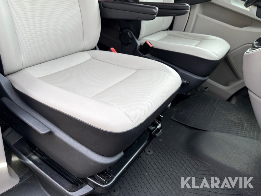 Skåpbil Volkswagen Transporter Kombi T32 2.0 4Motion 204hk