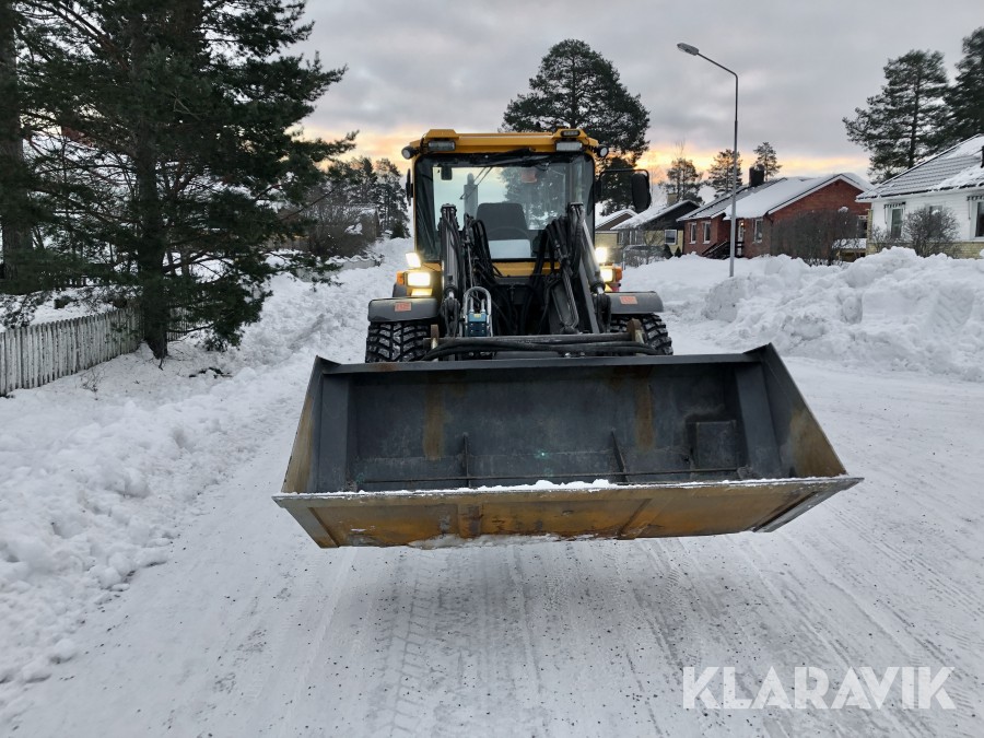 Redskapsbärare Lundberg 6200 LSE HD med sandningsskopa